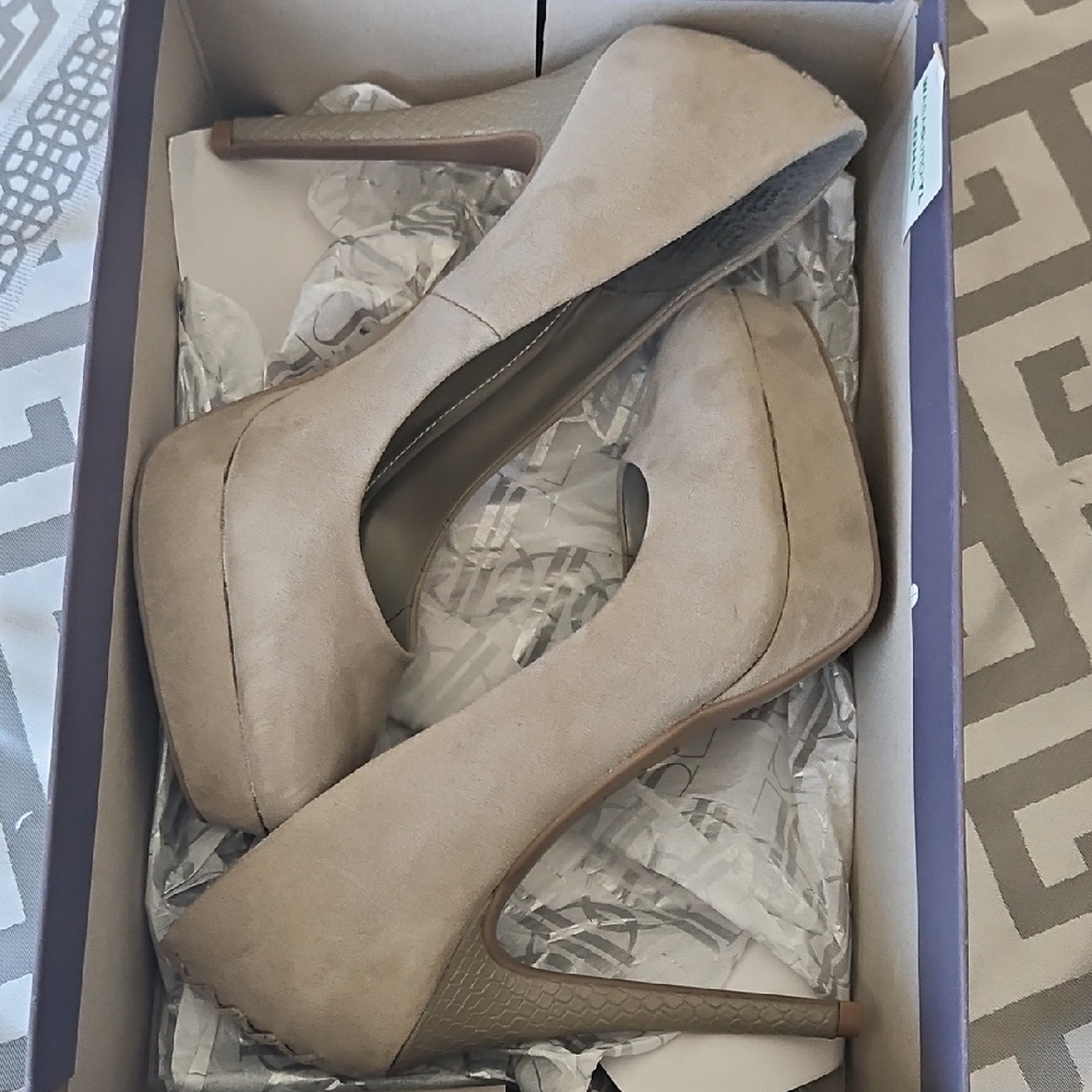 Jennifer Lopez Tan Platform Heels